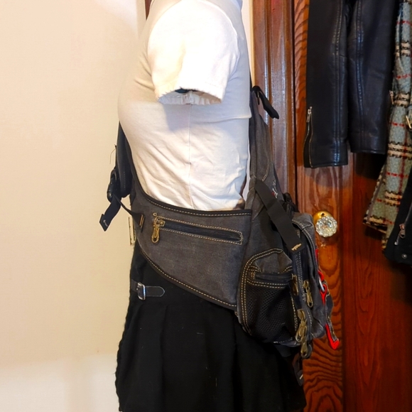 AERLIS Messenger/ Hiking Bag - Picture 5 of 6